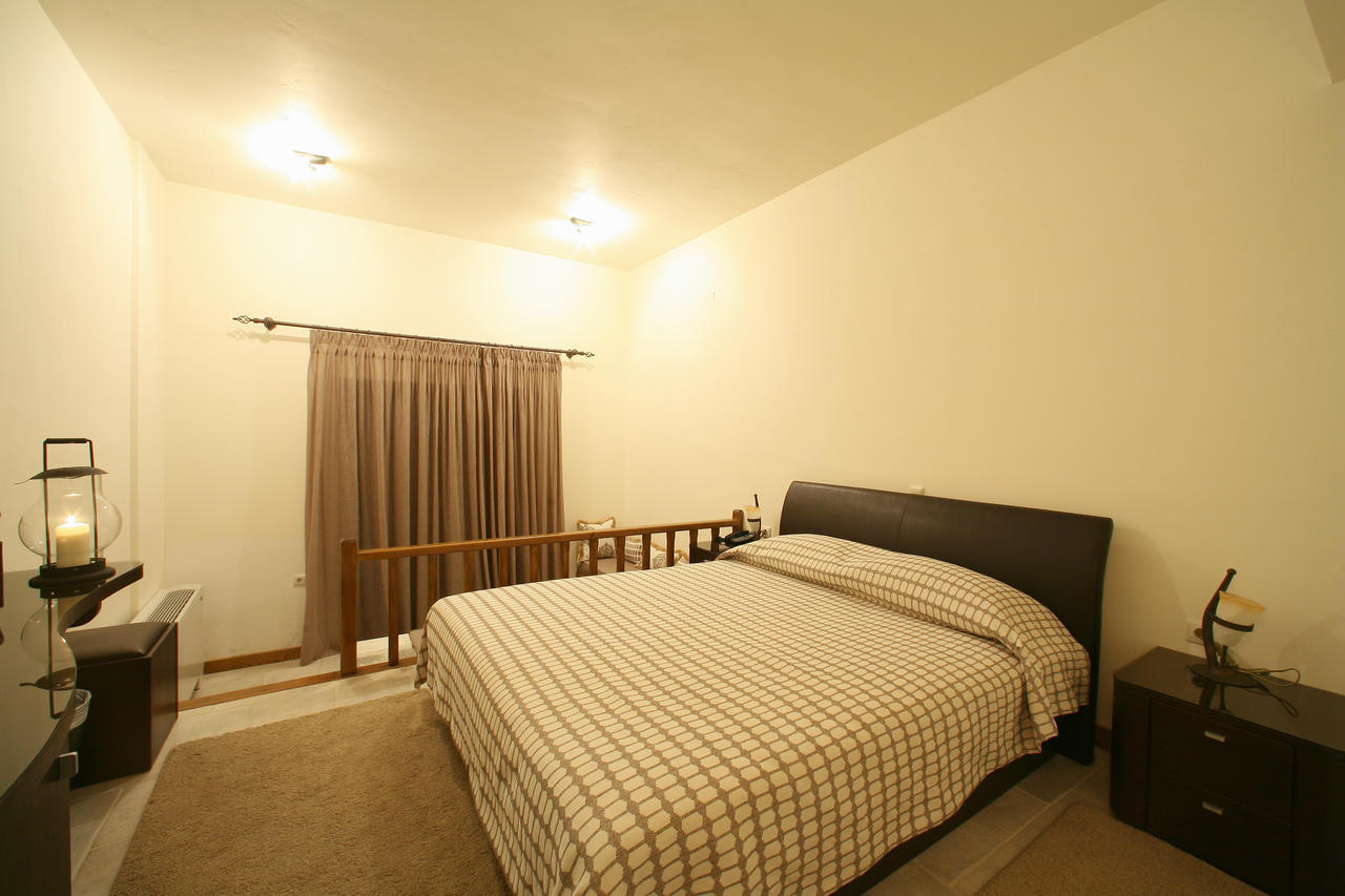 Arhontiko Parnona Hotel Karyes Стая снимка