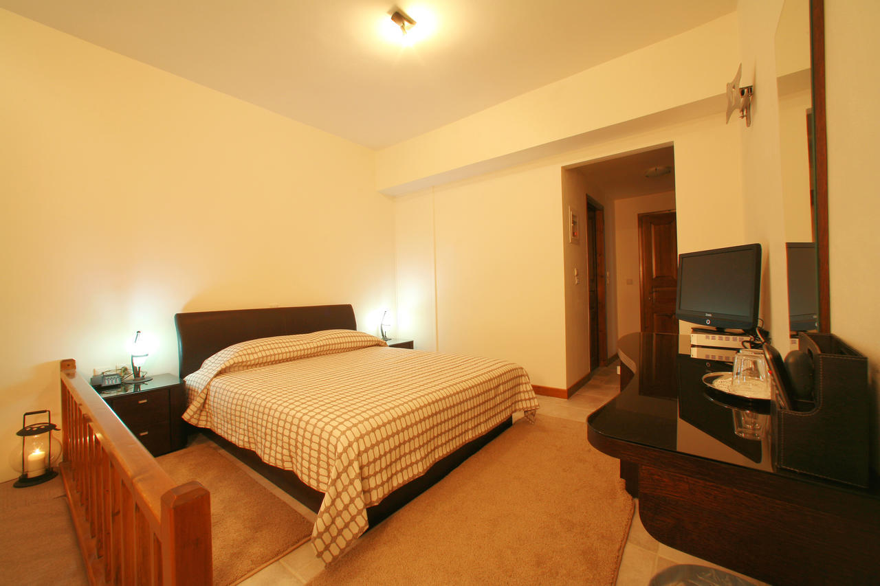 Arhontiko Parnona Hotel Karyes Екстериор снимка