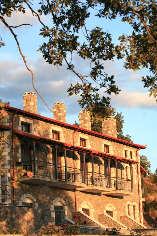 Arhontiko Parnona Hotel Karyes Екстериор снимка