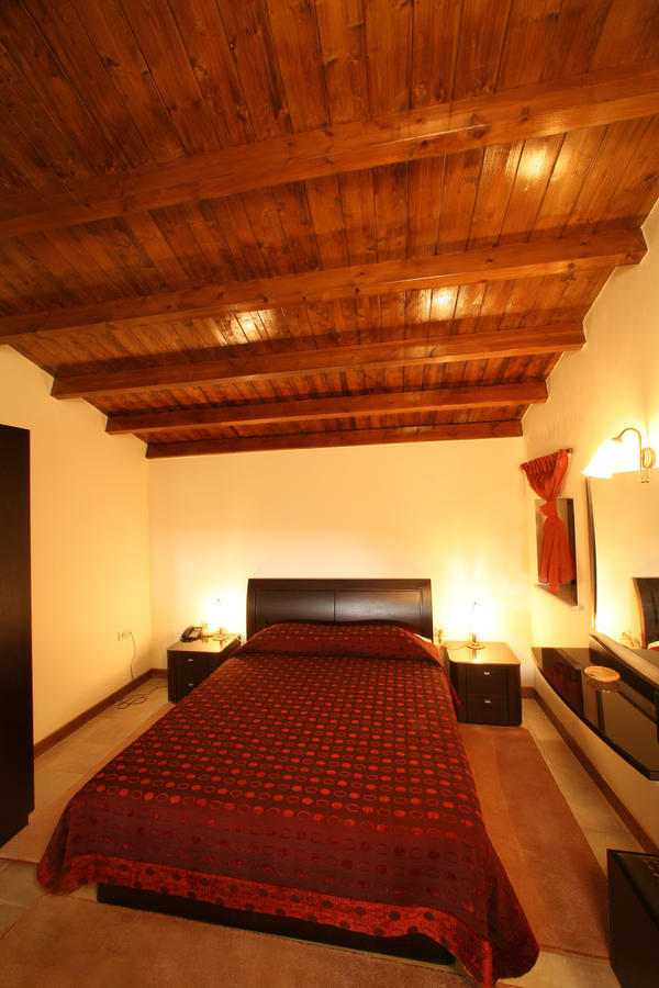 Arhontiko Parnona Hotel Karyes Стая снимка