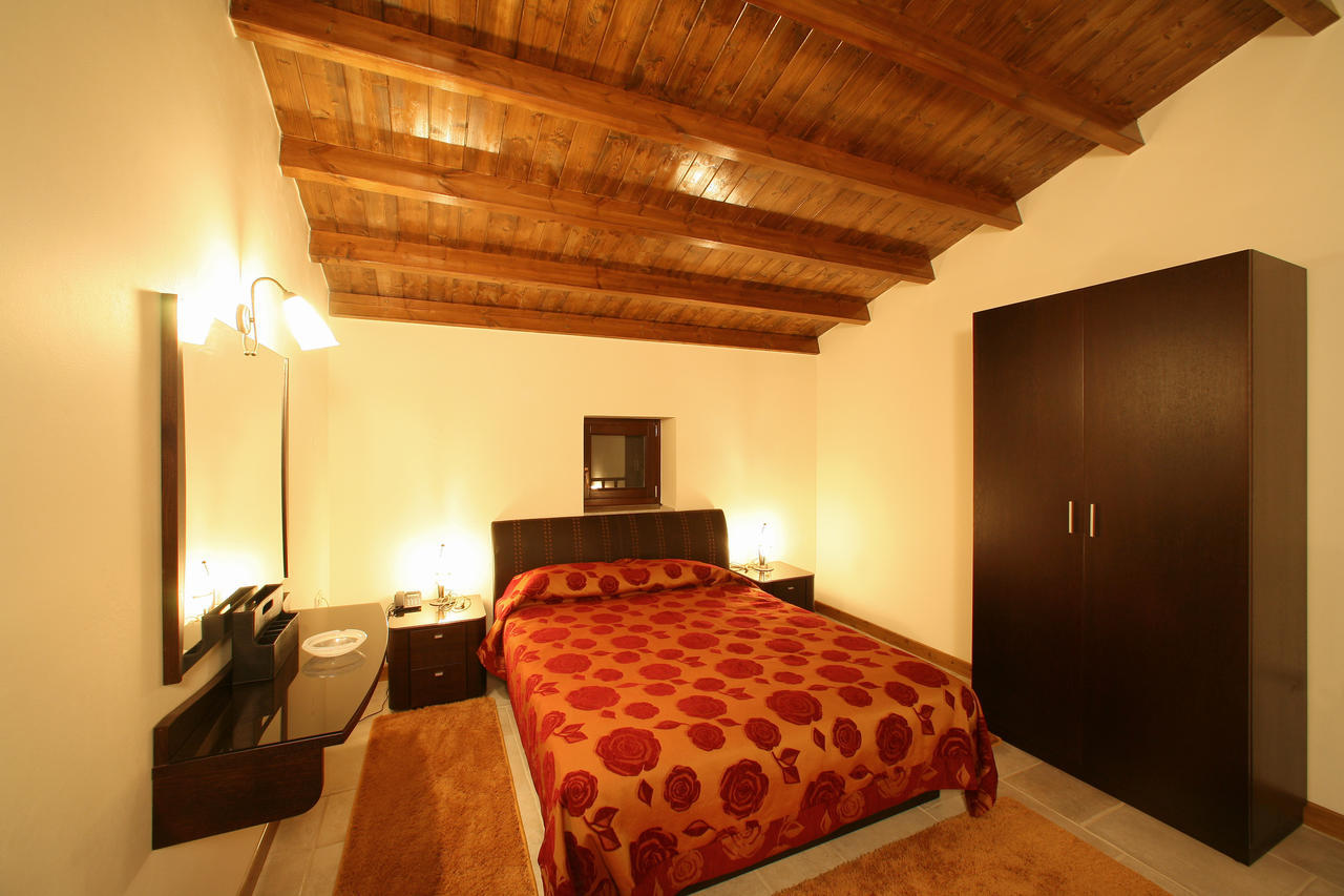 Arhontiko Parnona Hotel Karyes Екстериор снимка