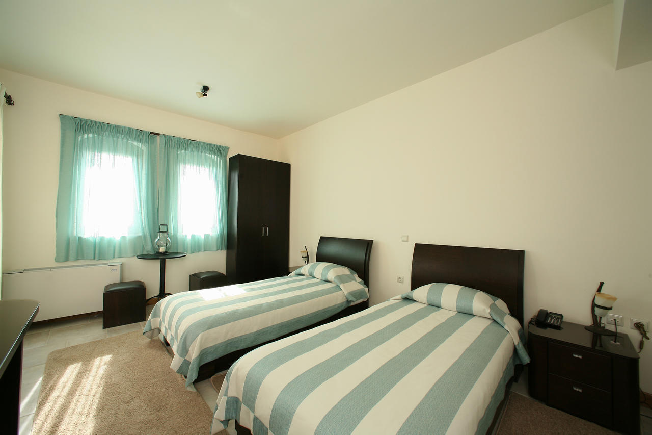 Arhontiko Parnona Hotel Karyes Стая снимка