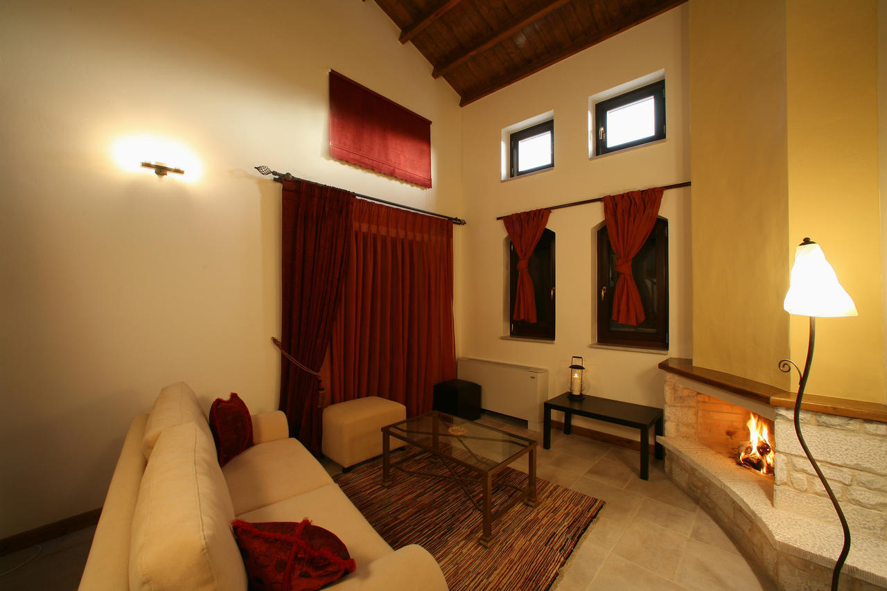 Arhontiko Parnona Hotel Karyes Стая снимка