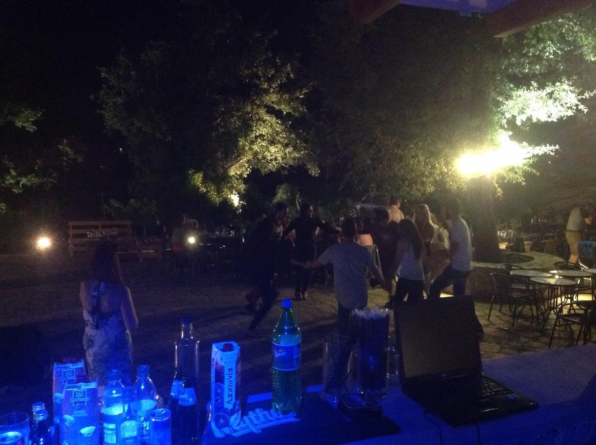 Arhontiko Parnona Hotel Karyes Екстериор снимка