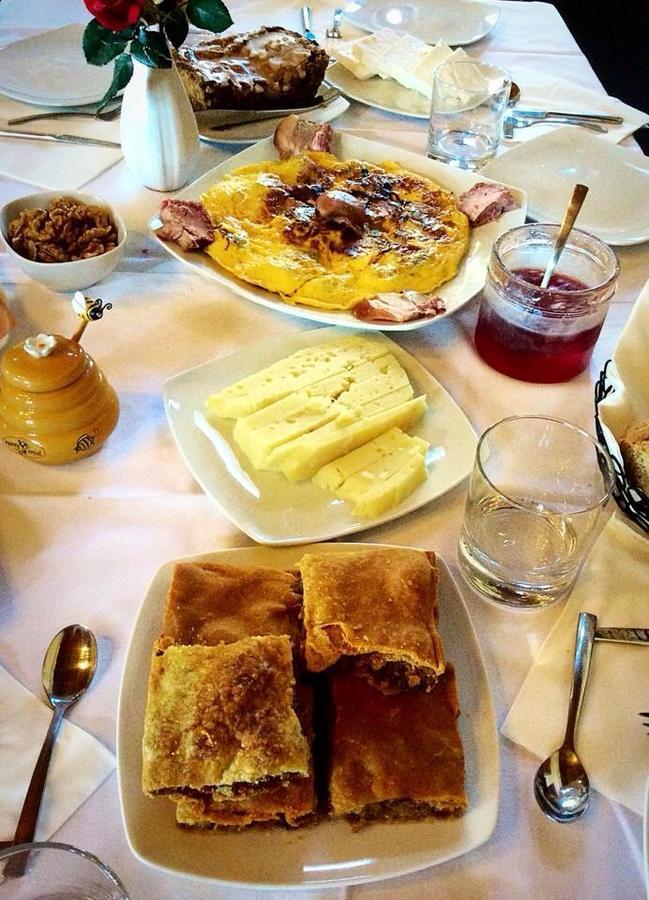 Arhontiko Parnona Hotel Karyes Екстериор снимка